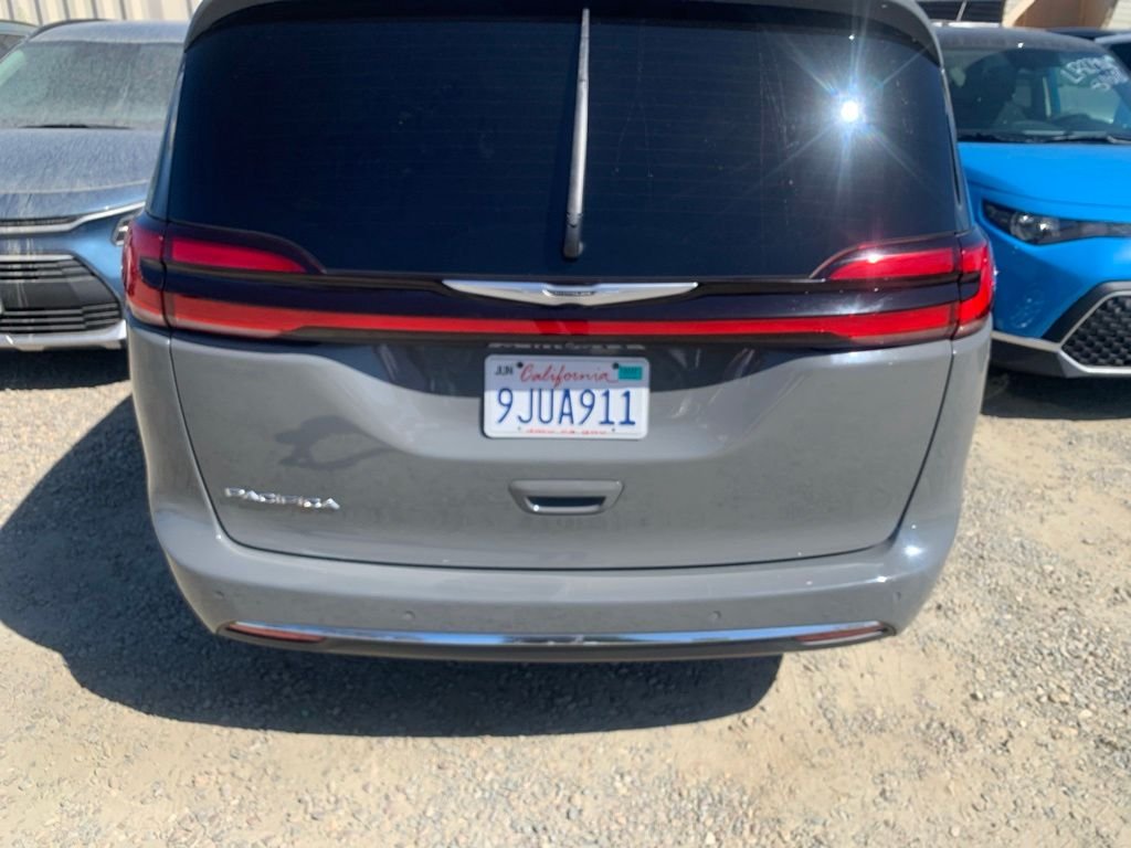 Used 2022 Gray Chrysler Touring L image 7
