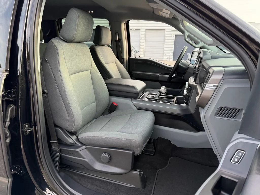 Used 2025 Black Metallic Ford XLT image 19