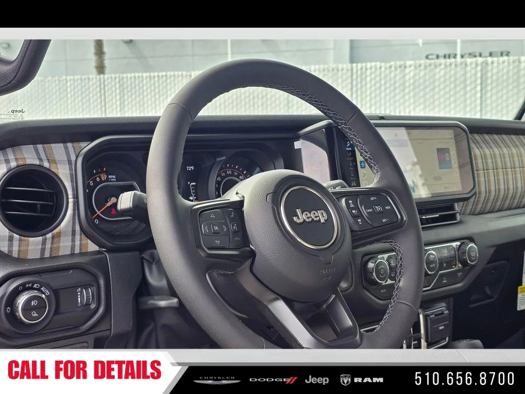 New 2026 Black Clear-Coat Exterior Paint Jeep 85th Anniversary Edition image 18