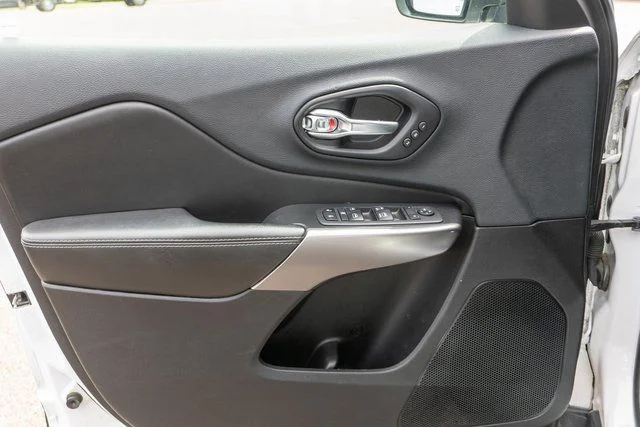 Used 2019 White Jeep Limited image 16