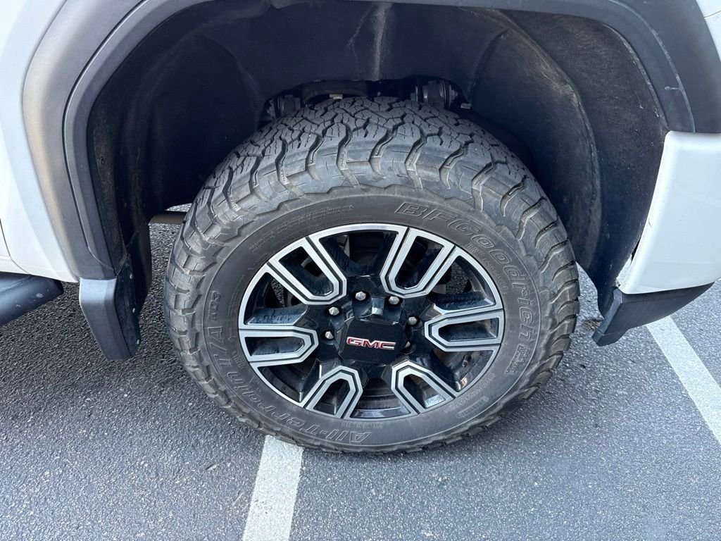 Used 2022 White GMC AT4 image 12