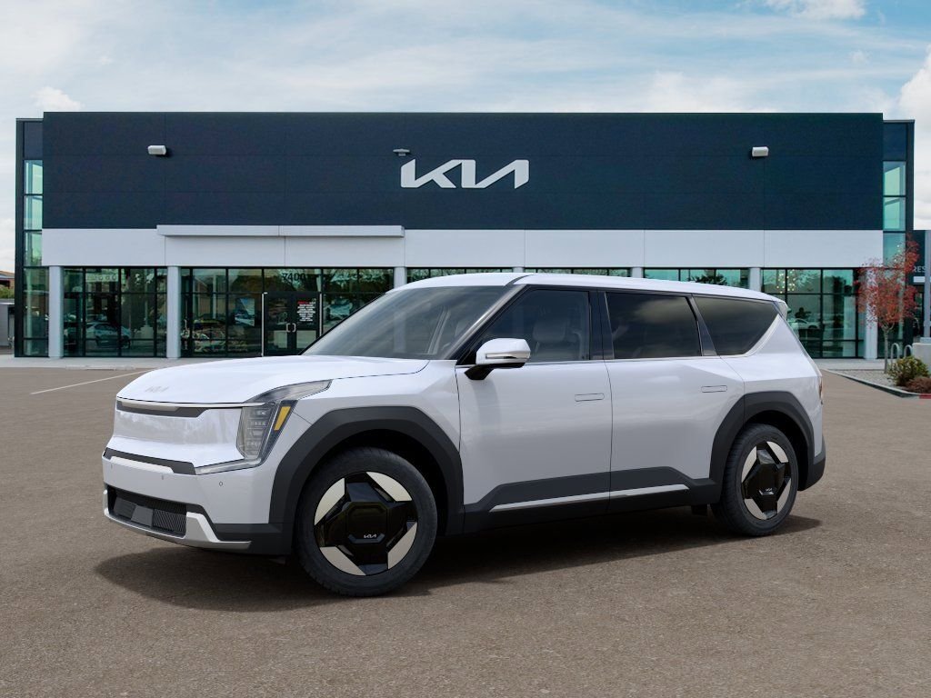 New 2026 White Kia Light image 3