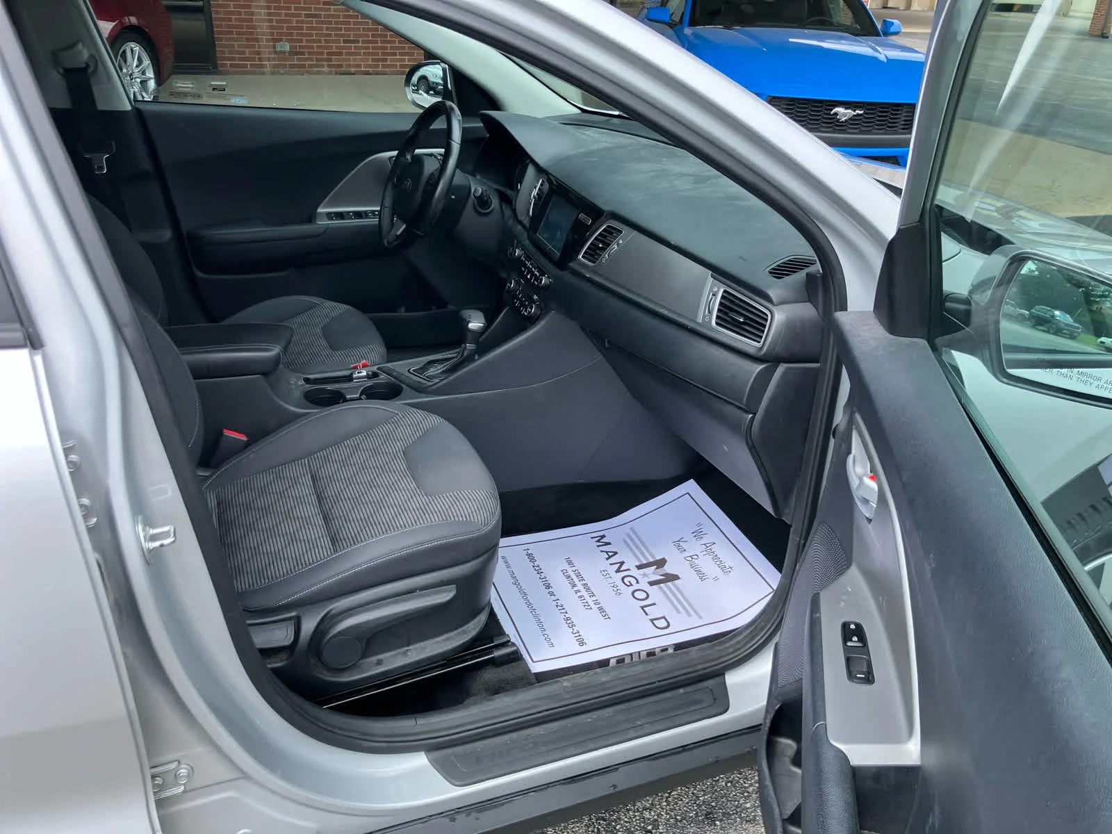 Used 2018 Silky Silver Kia LX image 19