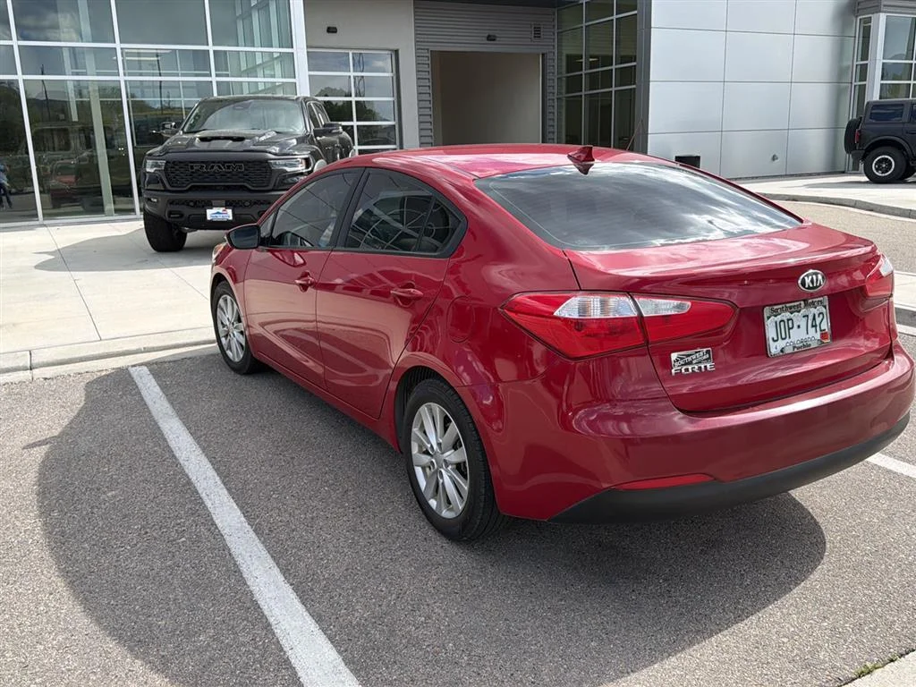 Used 2016 Crimson Red Kia LX image 4