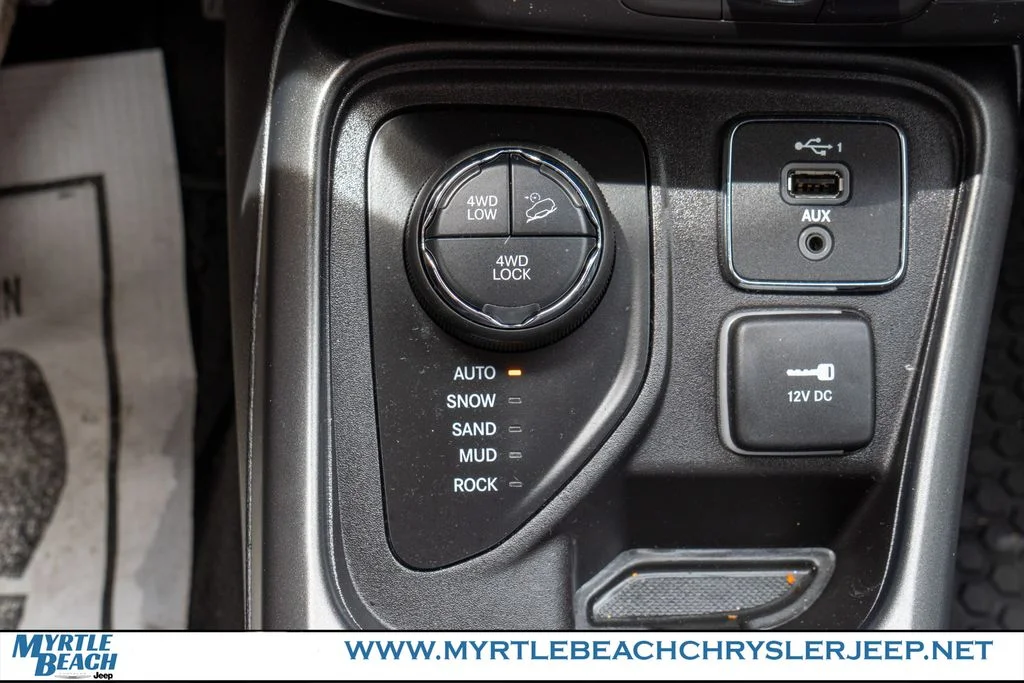 Certified Used 2021 Billet Silver Metallic Jeep Trailhawk image 28