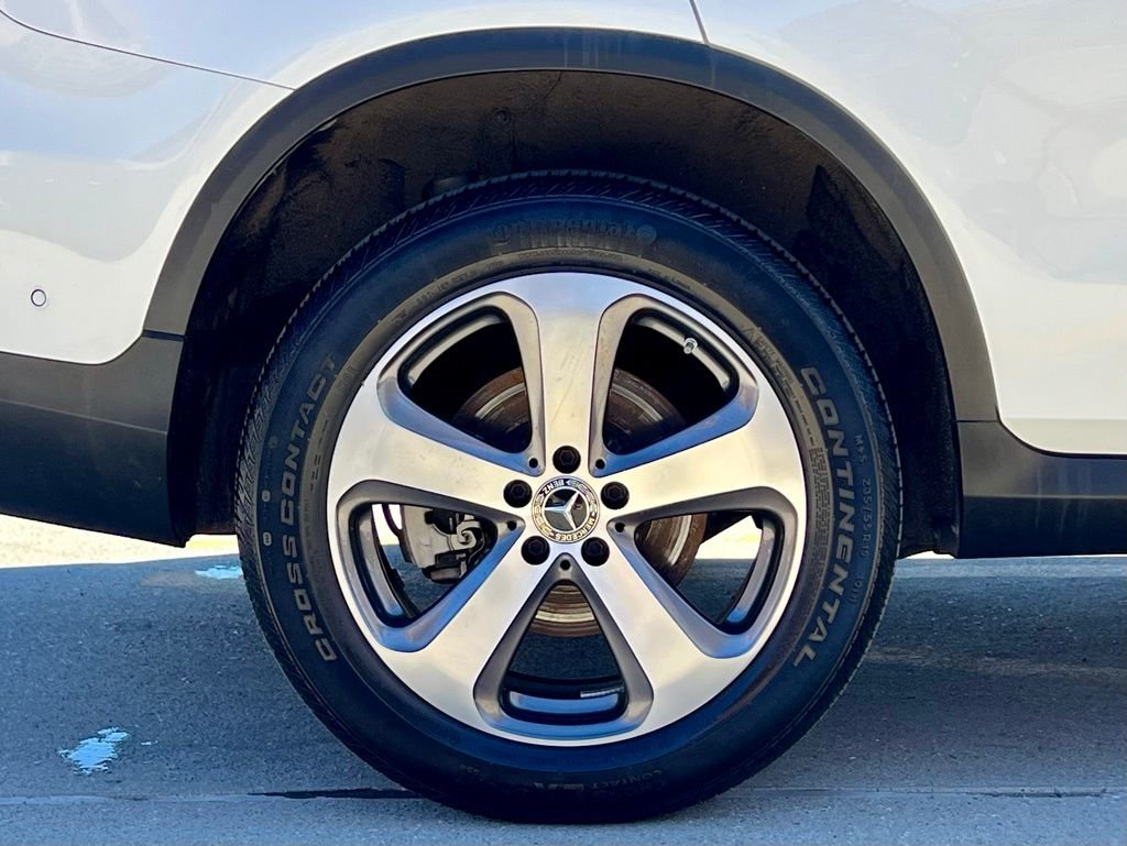 Certified Used 2022  Mercedes-Benz GLC 300 image 33