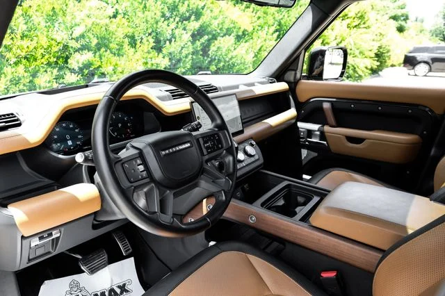 Used 2024 Santorini Black Metallic Land Rover X image 3