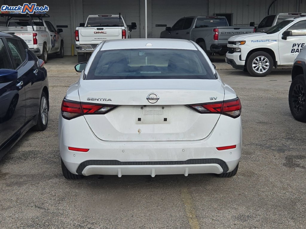 Used 2022 White Nissan SV Xtronic CVT image 5