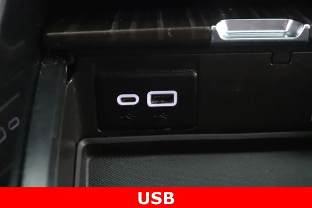 Used 2024 White GMC Denali image 27