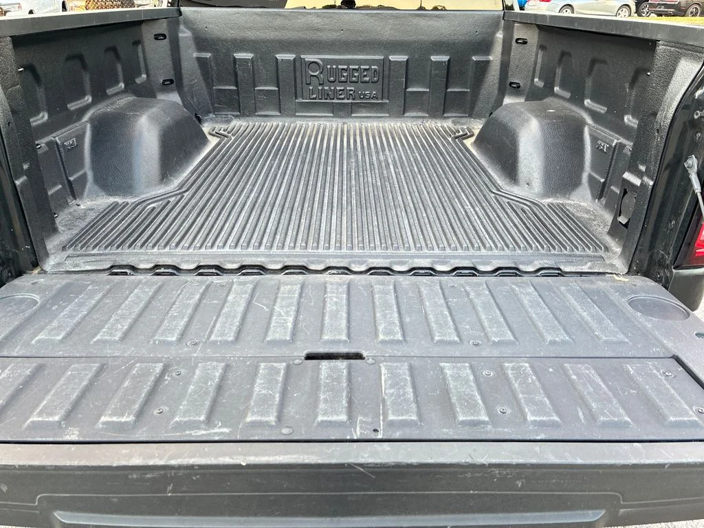 Used 2025 Black GMC SLT image 23