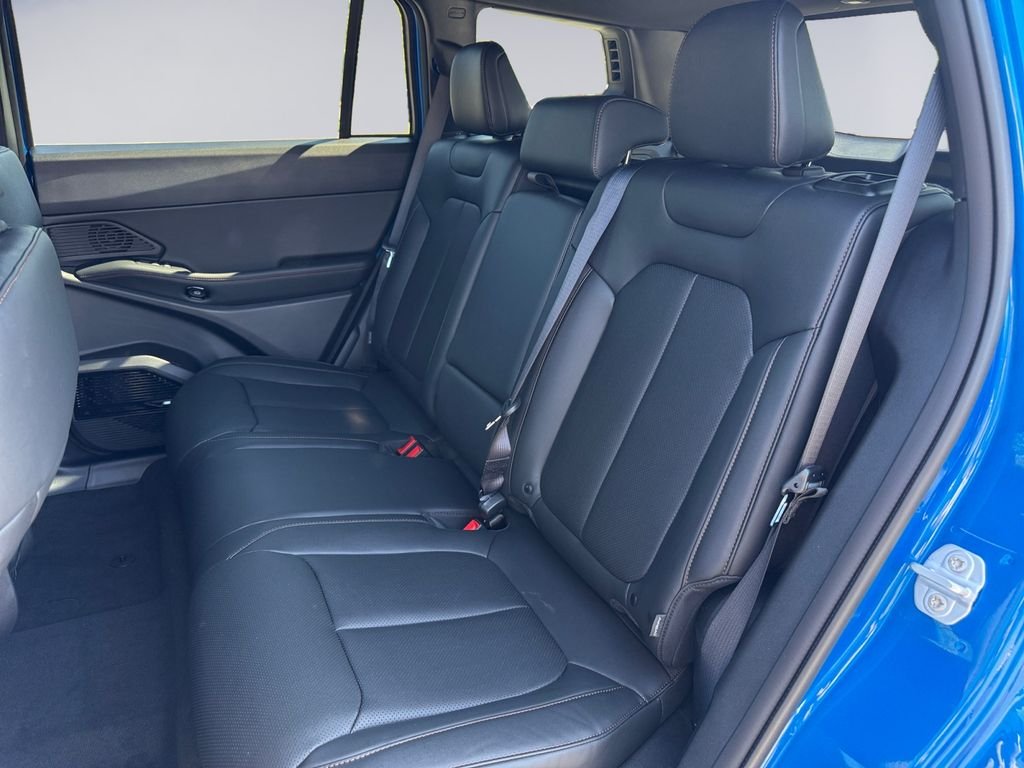 New 2026 Hydro Blue Pearl-Coat Exterior Paint Jeep Limited image 17