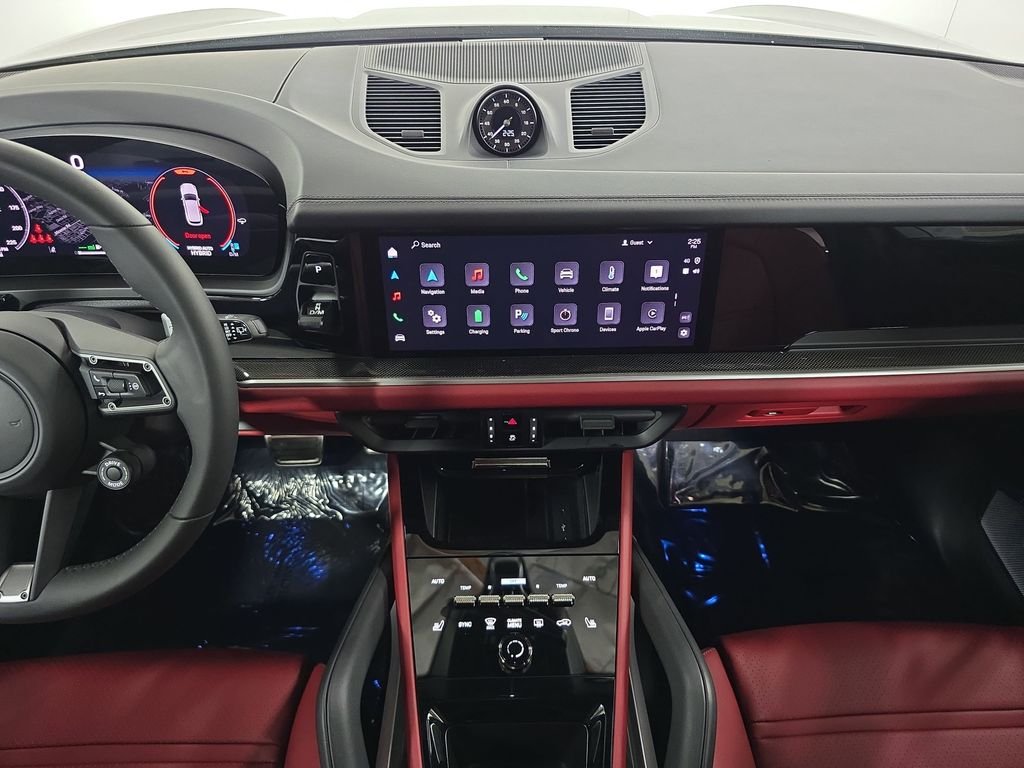 2025 Porsche Cayenne Turbo E-Hybrid - Photo 16