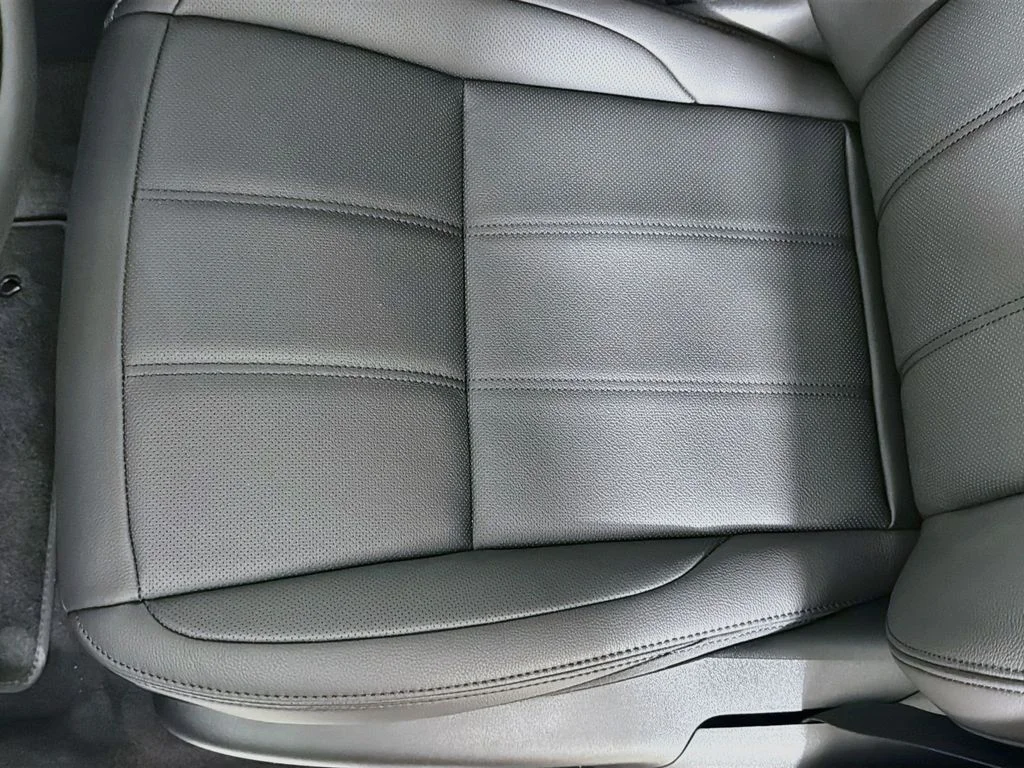 New 2026 Tribeca Blue Land Rover S image 20