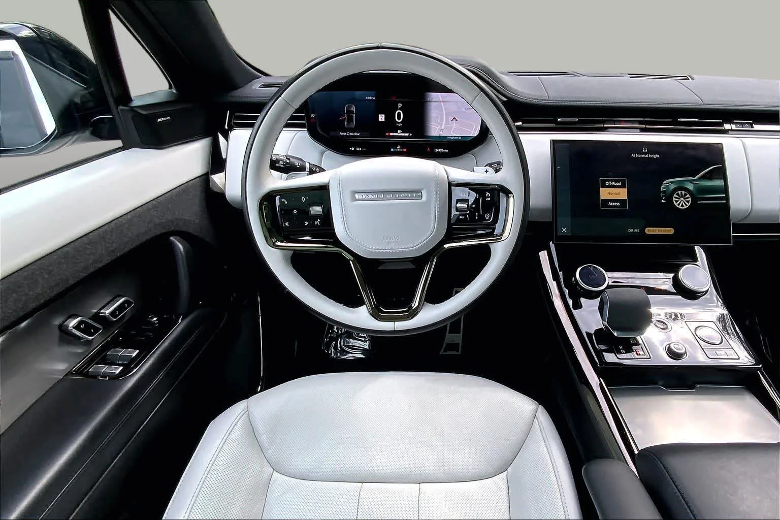 Used 2023 Carpathian Grey Premium Metallic Land Rover SE Dynamic image 6