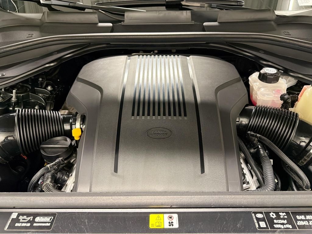 Used 2025 Green Land Rover SE image 31