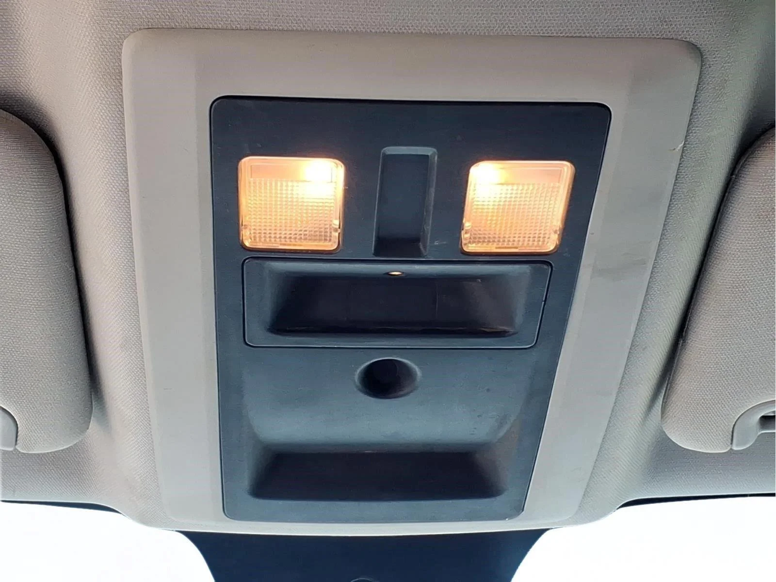 Used 2016 Bright White Clearcoat Ram SLT image 12