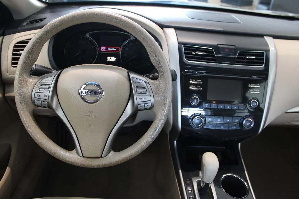 Used 2014 Saharan Stone Nissan 2.5 S image 6