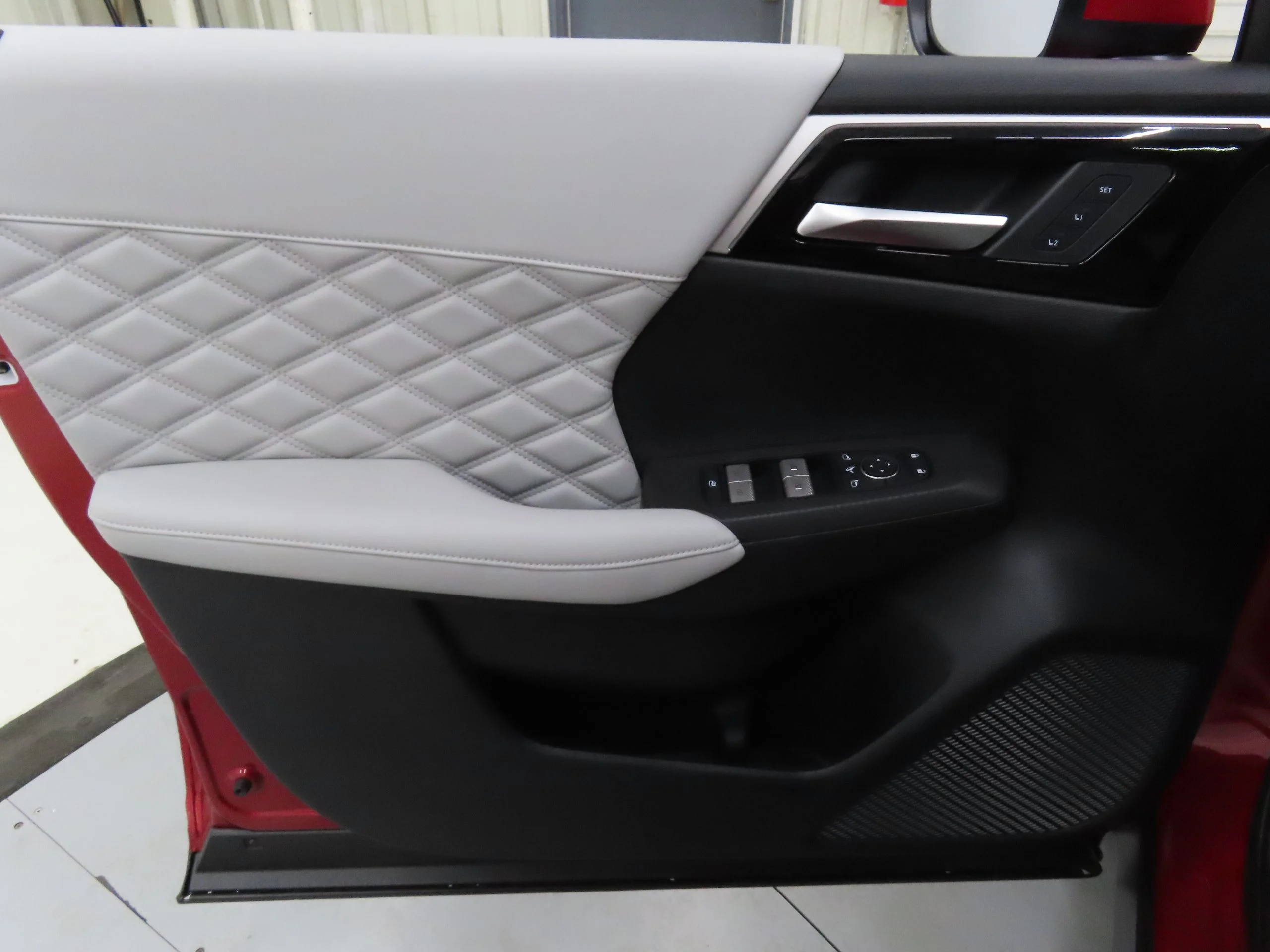 2025 Mitsubishi Outlander Plug-in Hybrid SEL - Photo 9