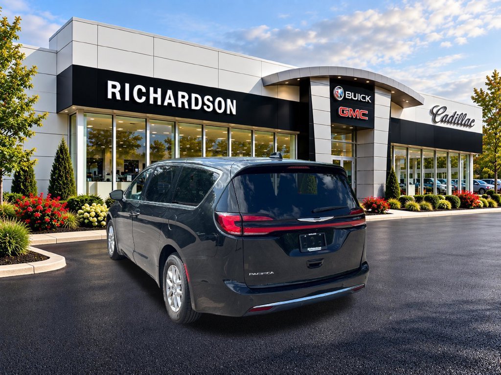 Used 2023 Black Chrysler Touring L image 3