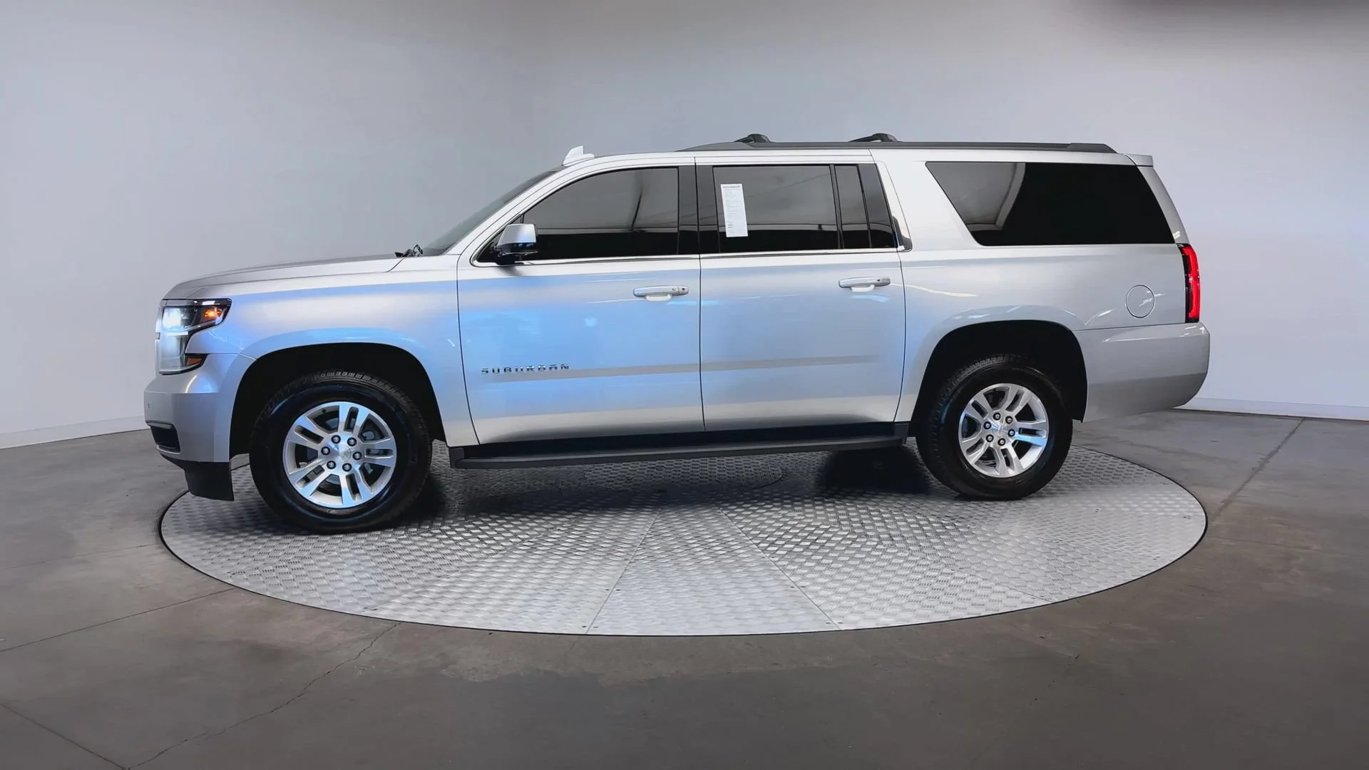 Used 2018 Silver Ice Metallic Chevrolet LT image 5
