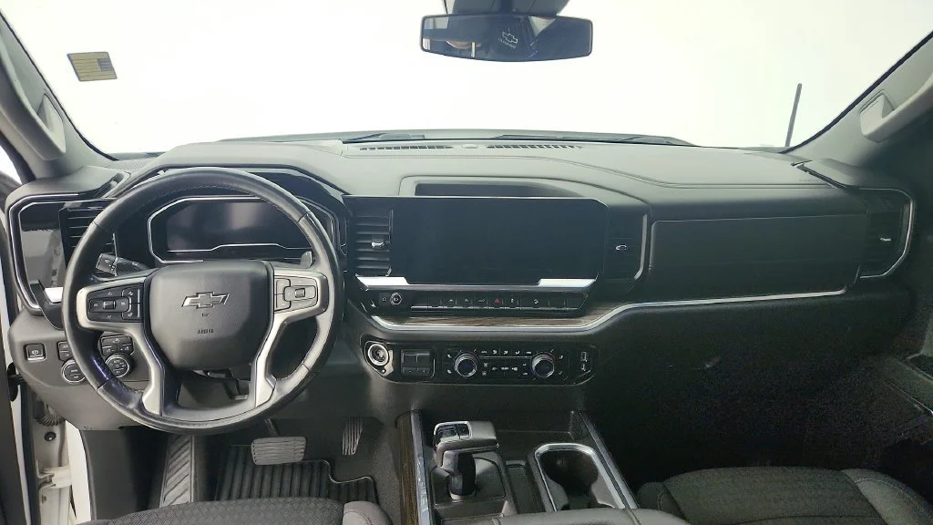 Used 2022 SUMMIT WHITE Chevrolet RST image 22