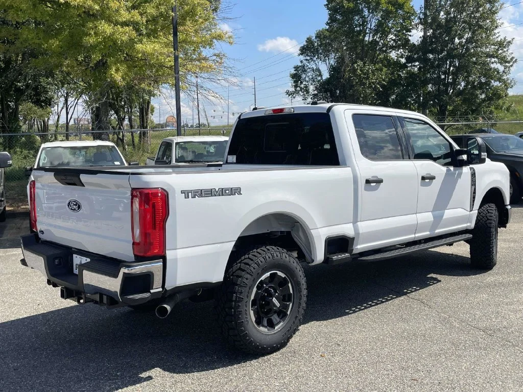 New 2027 White Ford XLT image 3