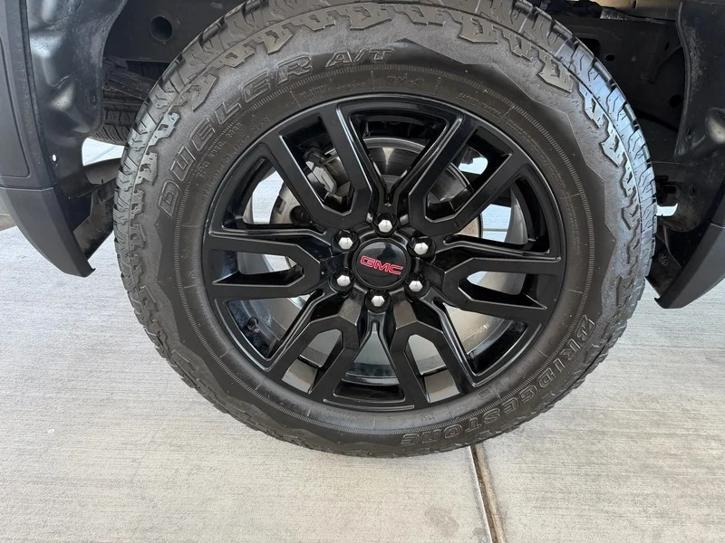 Used 2025 Sterling Metallic GMC Elevation image 34