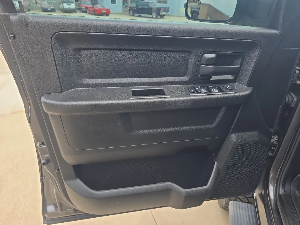 Used 2018 Grey Ram Tradesman image 11