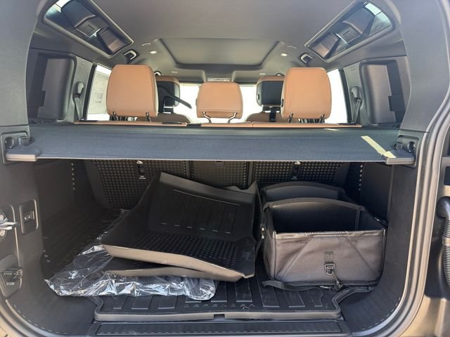 New 2026 Santorini Black Land Rover S image 18