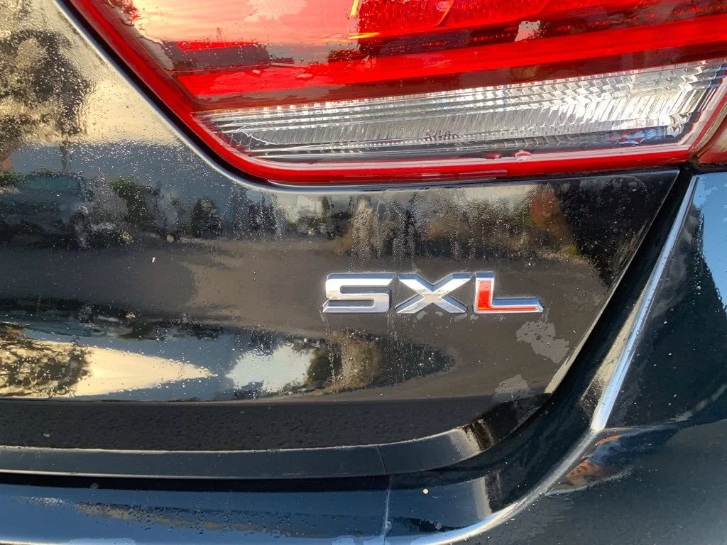 Used 2016 Ebony Black Kia SXL image 9