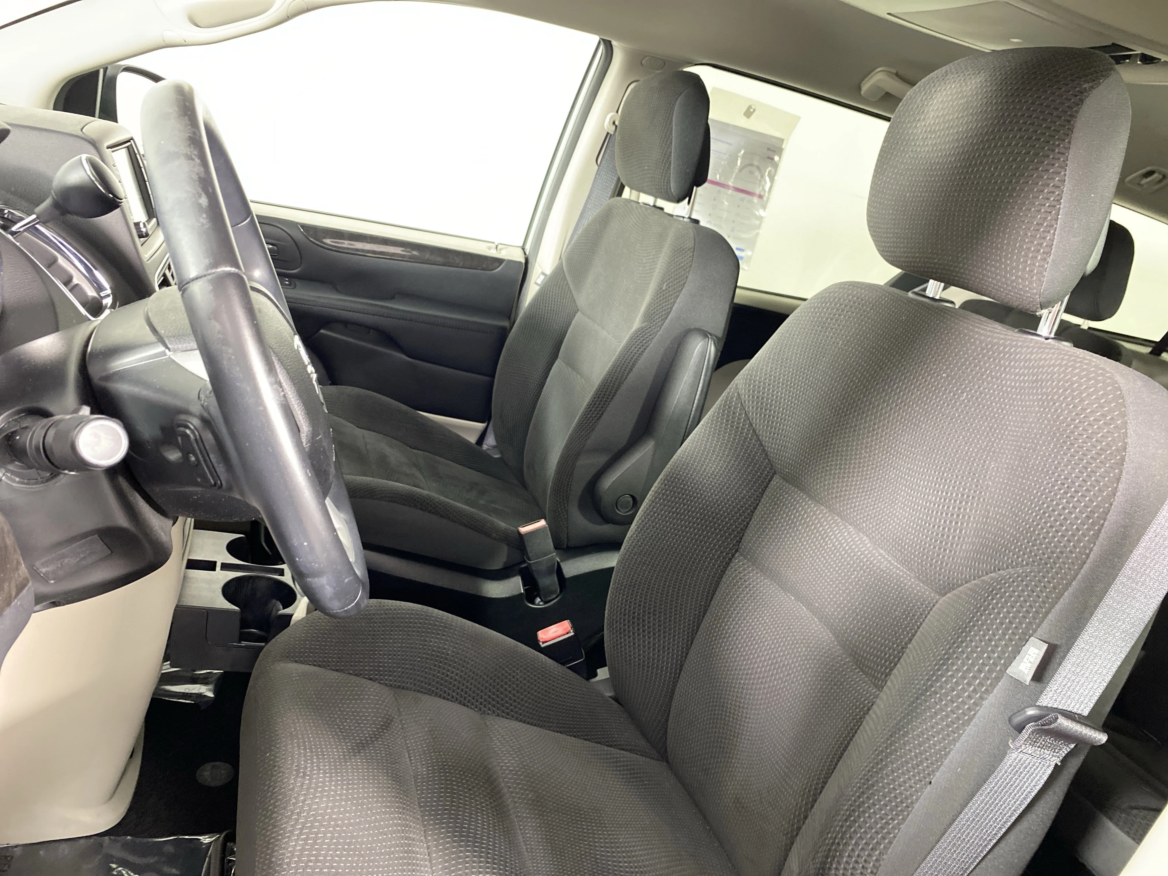 Used 2017 Billet Clearcoat Dodge SE image 15