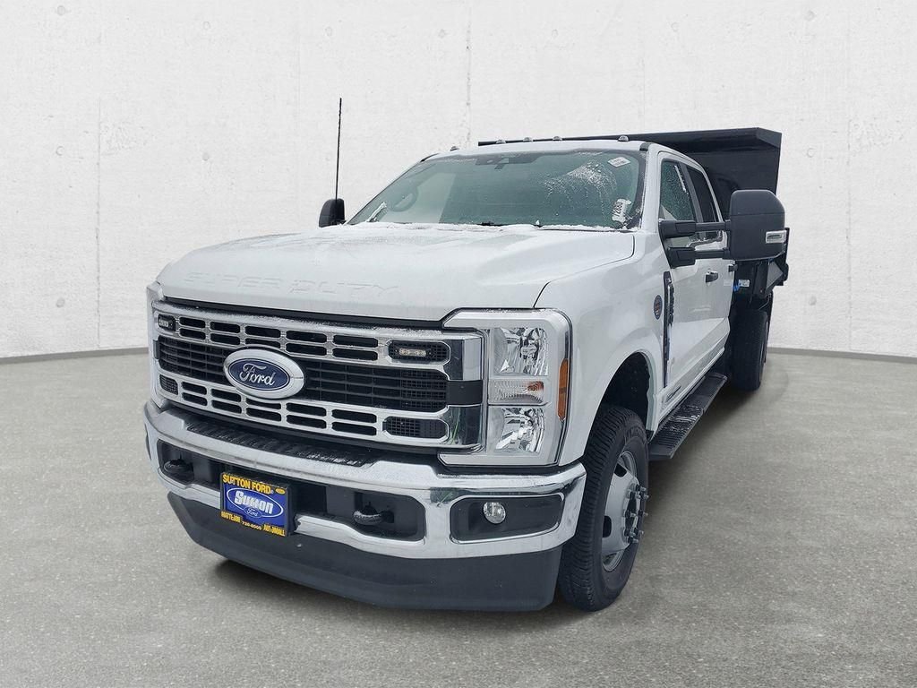 New 2025 Oxford White Ford F-350® XL image 2
