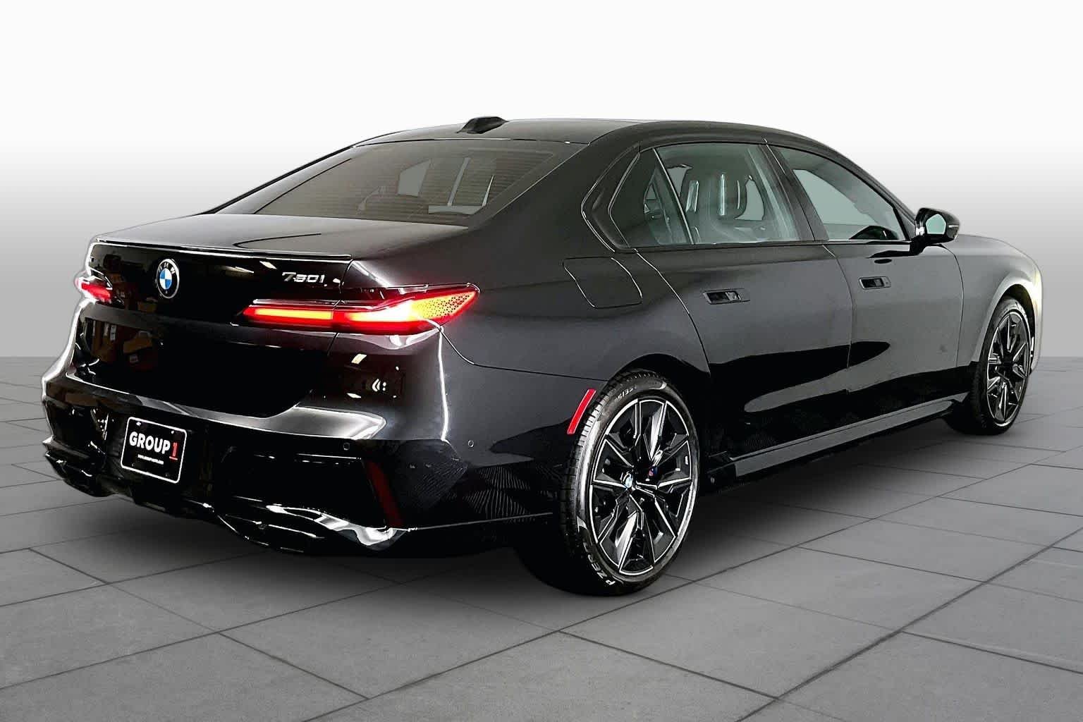 Used 2023 Black Sapphire Metallic BMW 760i xDrive image 13