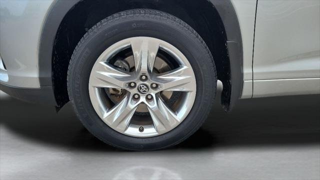 Certified Used 2019 CELESTIAL SILVER METALLIC Toyota  image 26