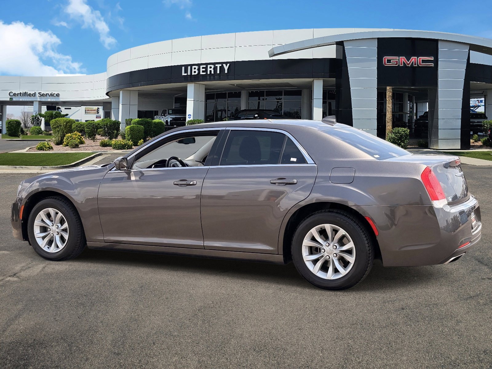 Used 2020 Granite Crystal Metallic Clearcoat Chrysler Touring image 23