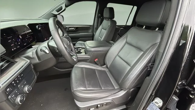 Used 2025 Black Chevrolet Z71 image 17