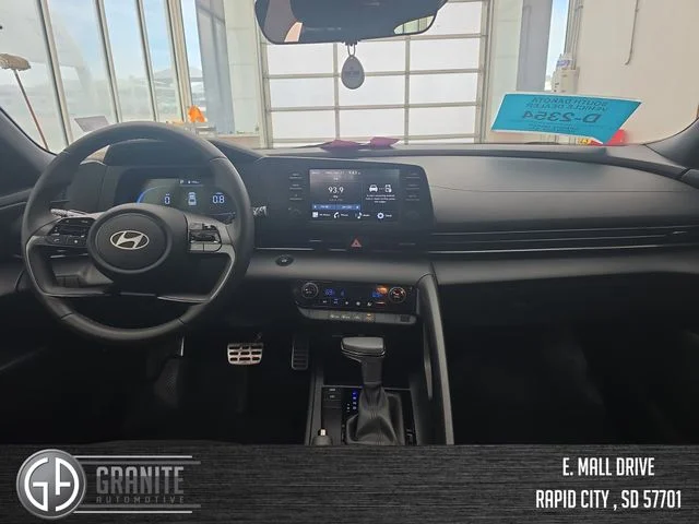2025 Hyundai Elantra SEL - Photo 13