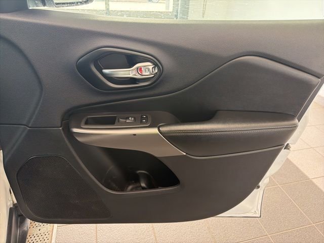 Certified Used 2020 White Jeep Latitude Plus image 12