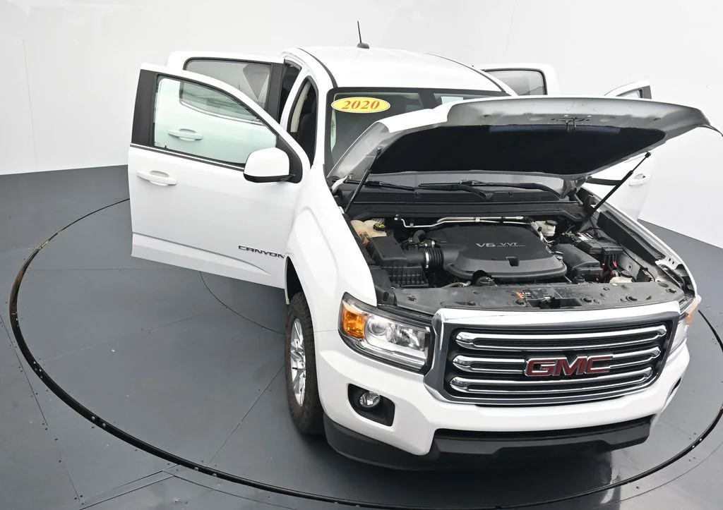 Used 2020 White GMC SLE1 image 39
