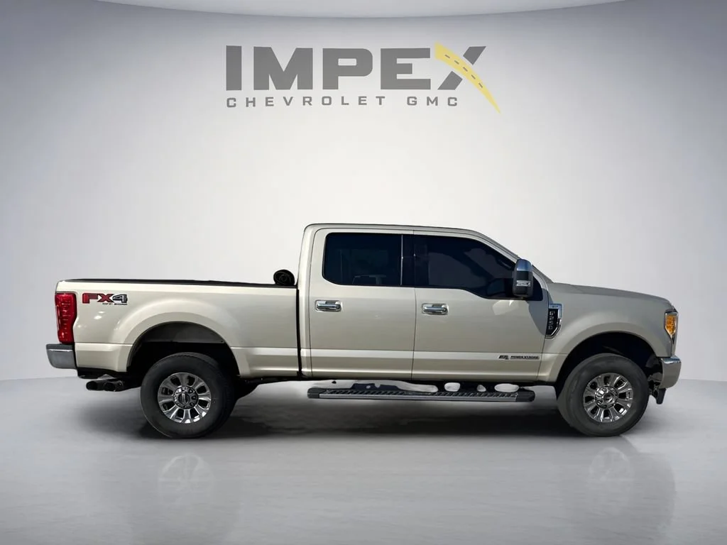 Used 2017  Ford Lariat image 6