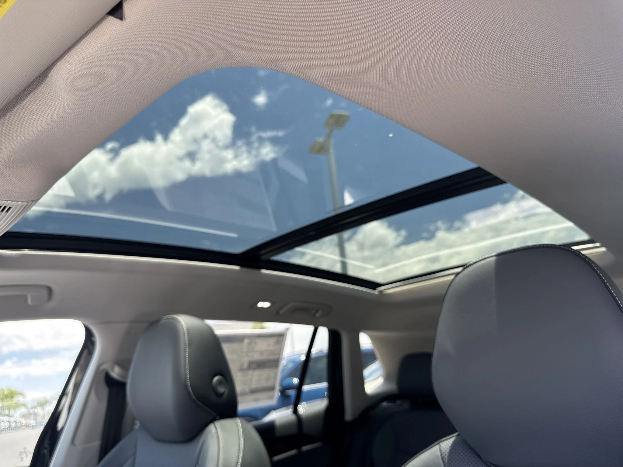 New 2026 Deep Black Pearl Volkswagen SE image 29