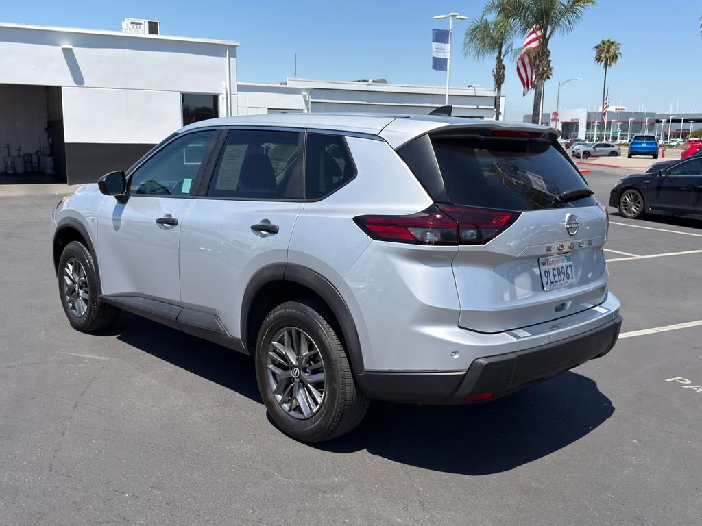 Used 2024 Silver Nissan S image 8