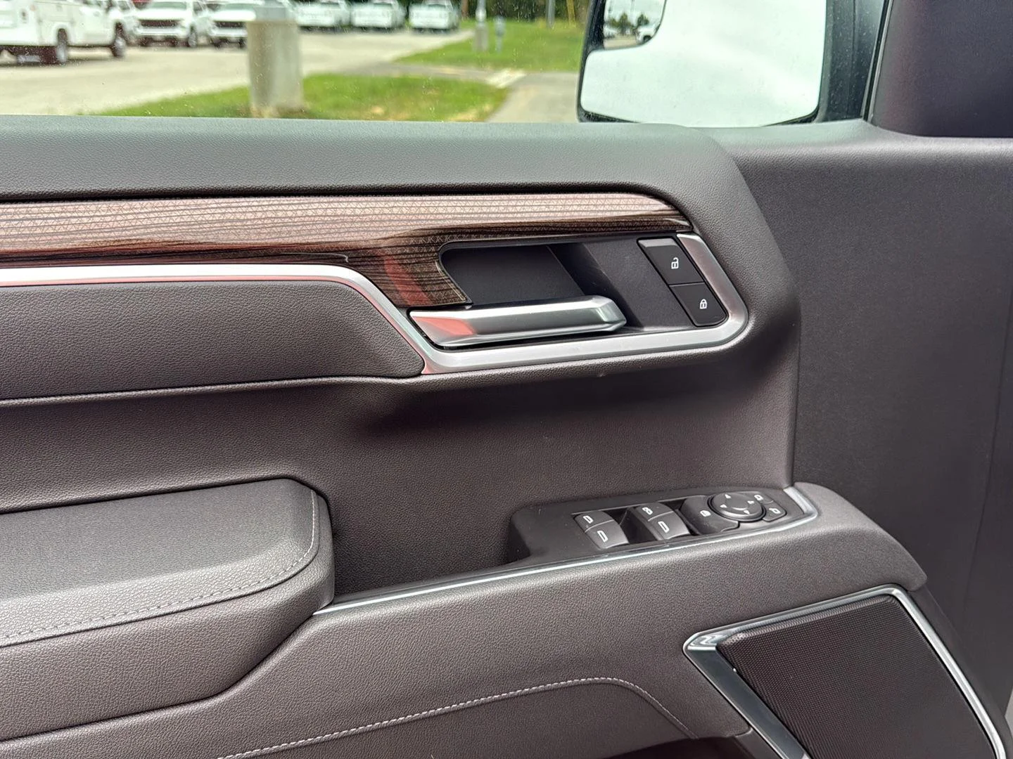 New 2026 Sterling Gray Metallic Chevrolet LT (2FL) image 24