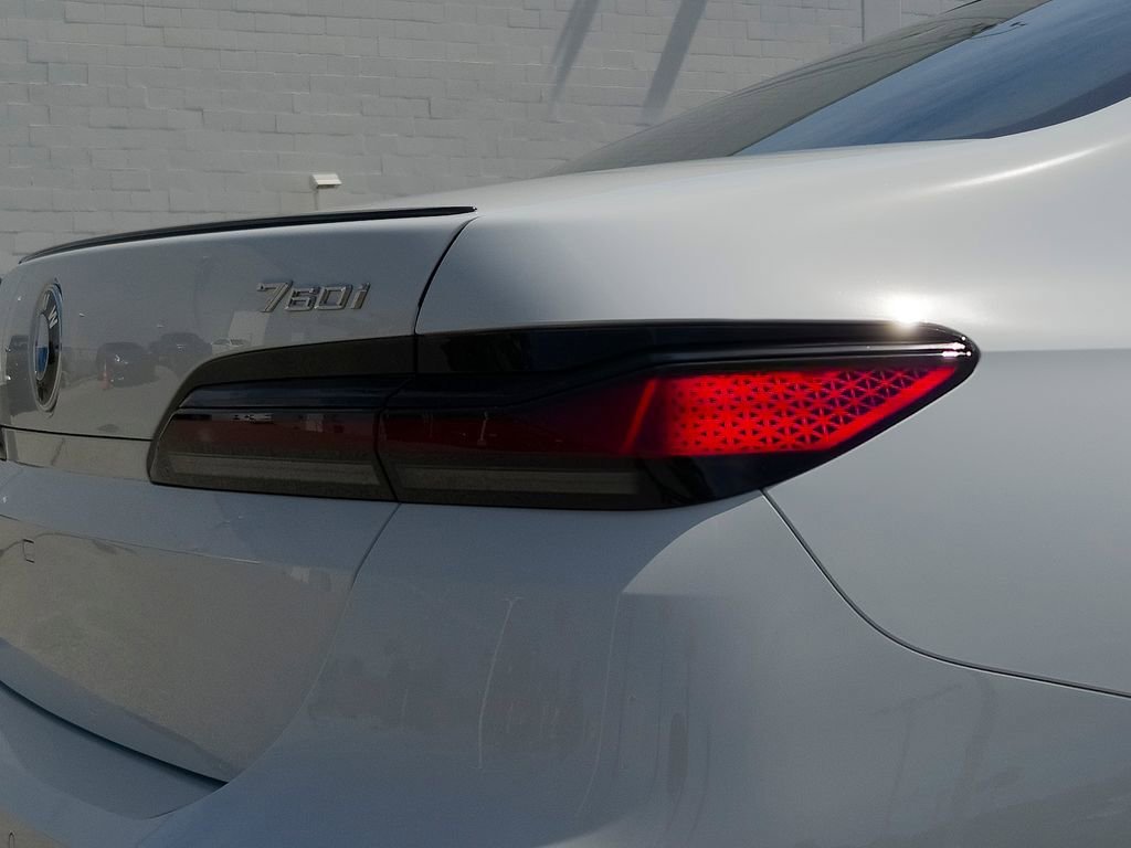 New 2026 Alpine White BMW 760i xDrive image 4