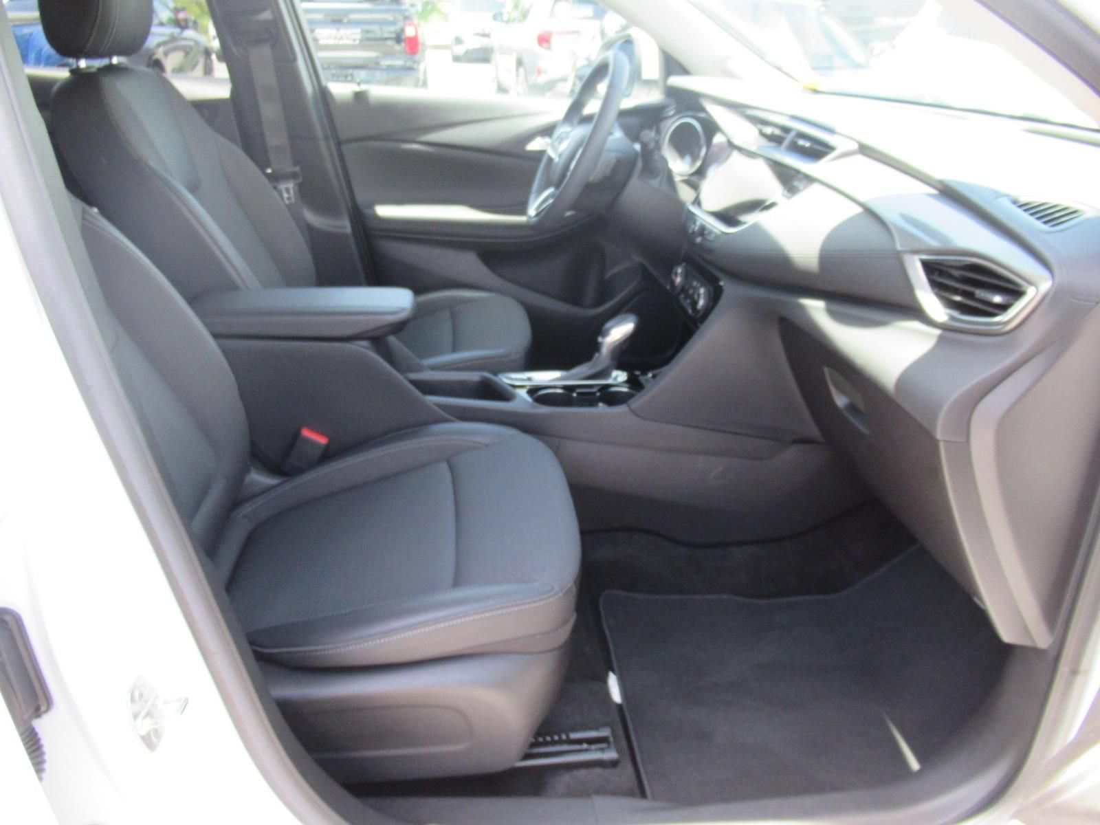 Used 2023 SUMMIT WHITE Buick Preferred image 10