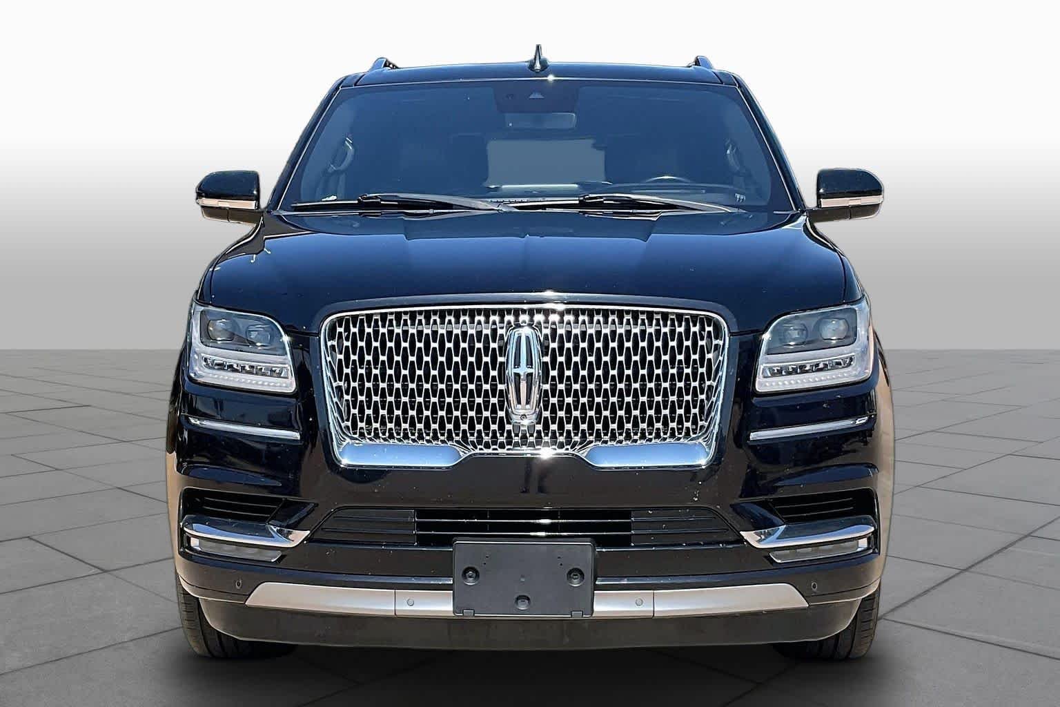 Used 2019 Infinite Black Metallic Lincoln Select image 3