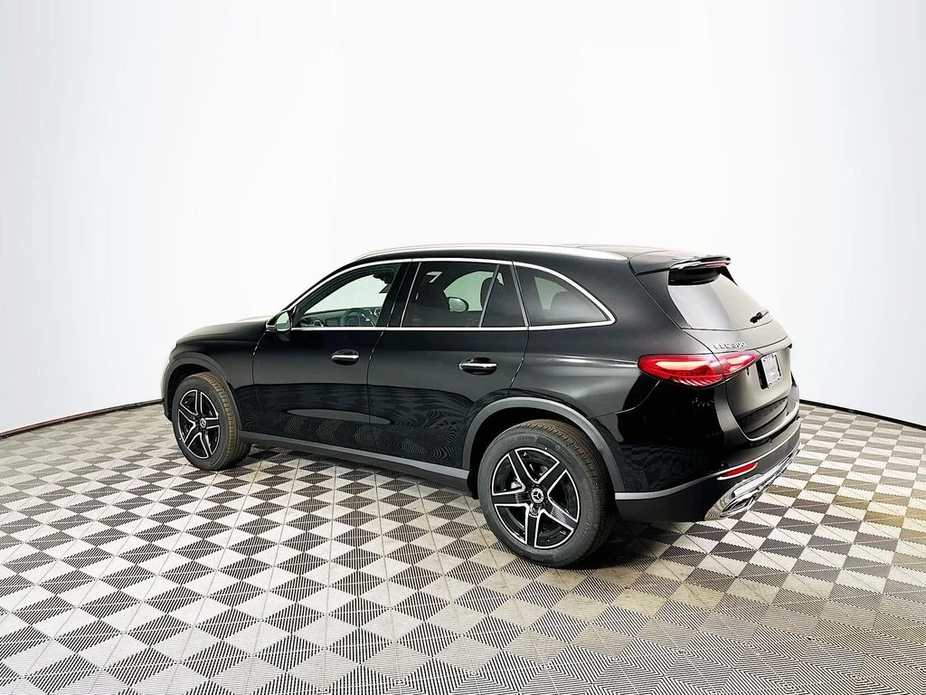 Used 2026 Black Mercedes-Benz GLC 300 image 4