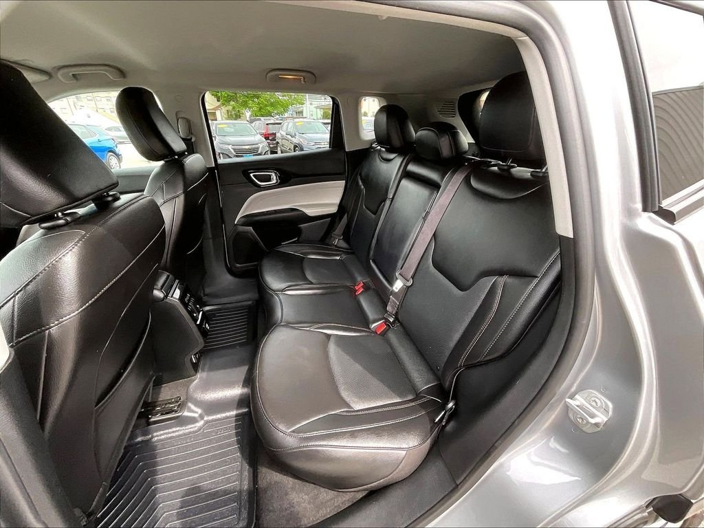 Used 2022 Silver Jeep Limited image 15