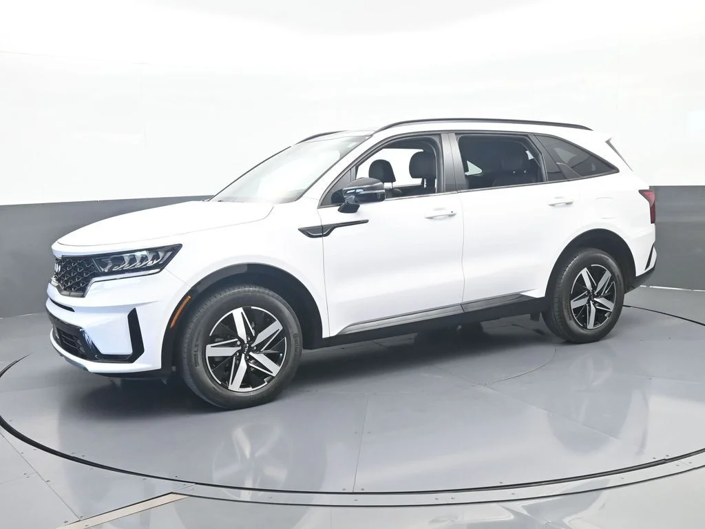Used 2022 Glacial White Pearl Kia EX image 2