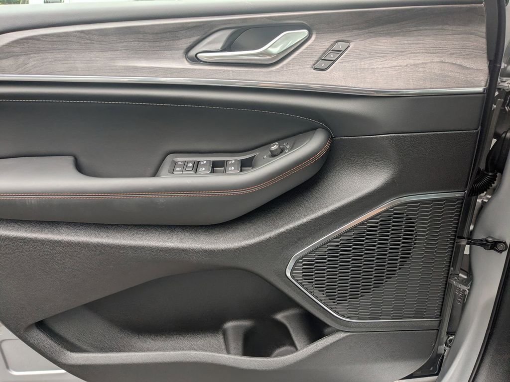 2025 Jeep Grand Cherokee L Overland - Photo 10